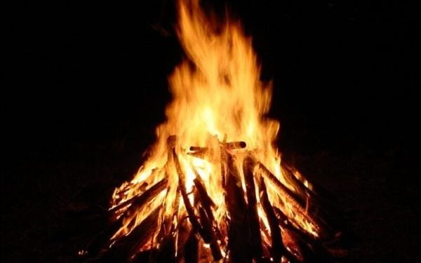 إشعال النار على قمم الجبال في عيد الصليب