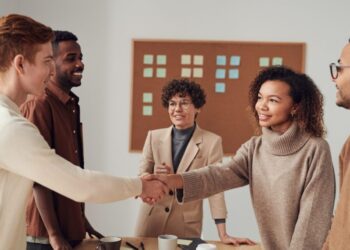 في عملك مهما كان يمكنك أن تصبح مقدسًا