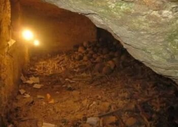 في ليلة تذكار  استشهاد أطفال بيت لحم ..  صور نادرة للمغارة التي تحوي عظامهم  مغارة الشهداء أطفال بيت لحم