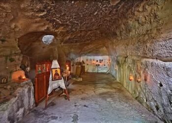 مغارة القديس أنطونيوس في جزيرة كريت – كنائس متفرقة
