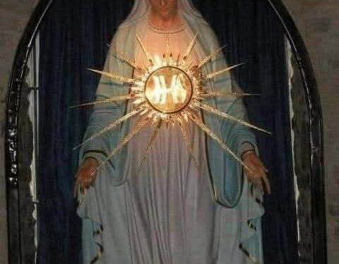 تمثال سيدة الخدم (قصة حقيقية) – قصة وعبرة