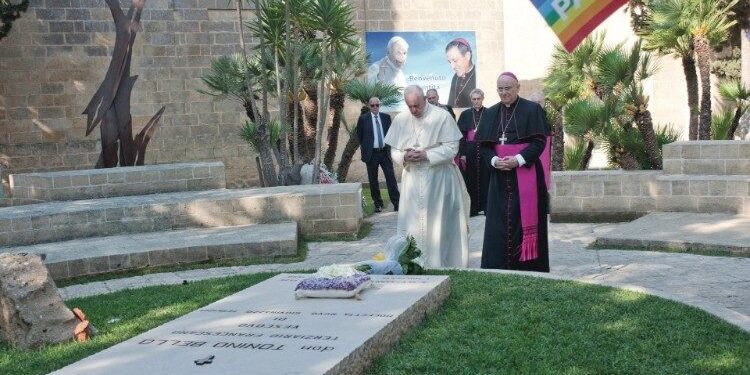 البابا فرنسيس يكتب مقدمة لكتاب محوره الرجاء