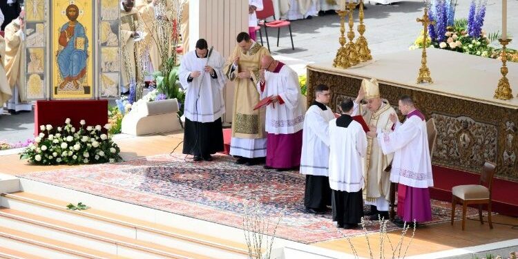 البابا فرنسيس: لنركض للقاء يسوع ولنسمح لكلمته أن تنير مسيرتنا