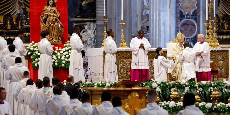 البابا لاوُن الرابع عشر: في قلب يسوع، نولد مُجدّدًا ككهنة لخدمة الوحدة والمصالحة