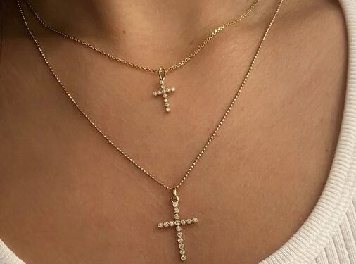 صلاة على صليب يلبس في العنق أو على الصدر