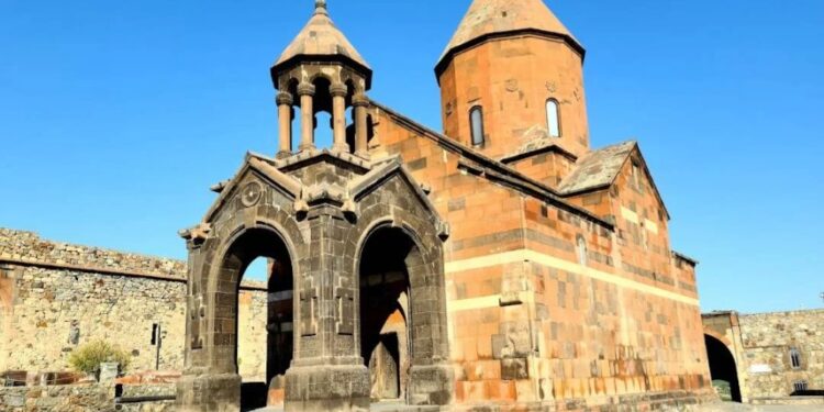دير “خور فيراب” في أرمينيا – كنائس متفرقة