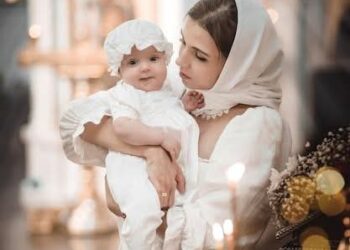 صلاة الأم مستجابة معجزة للقديسين الطبيبين لوقا الطبيب الجراح ، والقديس بندلايمون الطبيب الشافي