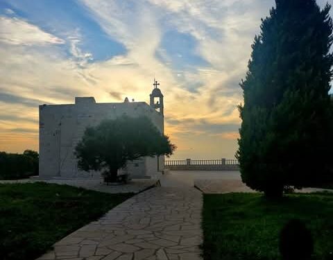 كنيسة القديسة تقلا – عين السنديانة – كنائس لبنان