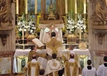 أهمية حضور قداس الأحد – ذرائع التغيب وكيف نتجنبها!