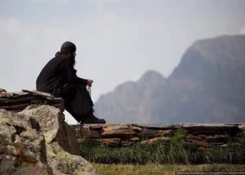 ثمانية إرشادات تقرّبنا من الله – تعاليم القديس باييسيوس الآثوسيّ