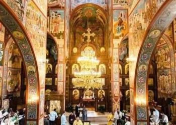 الوقوف أثناء القداس الإلهي