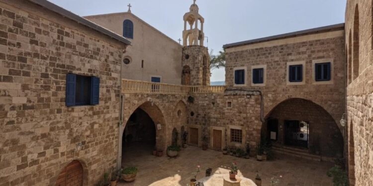 دير سيّدة الناطور تسكنه راهبة واحدة – كنائس لبنان