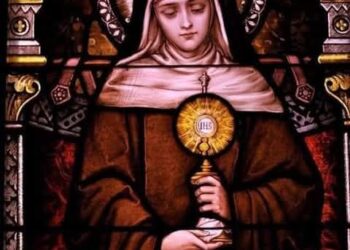 القديسة كلارا الأسيزيّة تطرد الجيش التركيّ بالقربان المقدّس