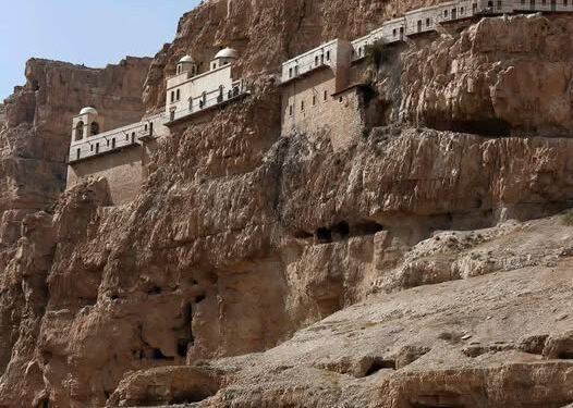 الجبل الذي صام السيد المسيح عليه 40 يوما وهو بمدينة أريحا “جبل قرنطل” – كنائس القدس