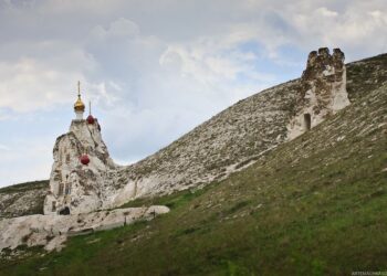 كنيسة سباسكي الكنيسة الكهف في روسيا (كنيسة منحوتة في الصخر) – كنائس متفرقة