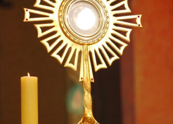 ساعة سجود – الطريق الضيّق والصخرة الثابتة