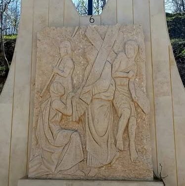 من هي فيرونيكا التي مسحت وجه يسوع بالمنديل ؟ شرح اللوحة رقم ٦ من مراحل درب الصليب . أين يوجد المنديل حالياً؟